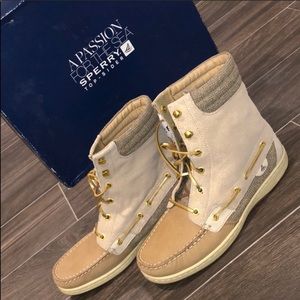 Hikerfish Sperrys, size 8.5